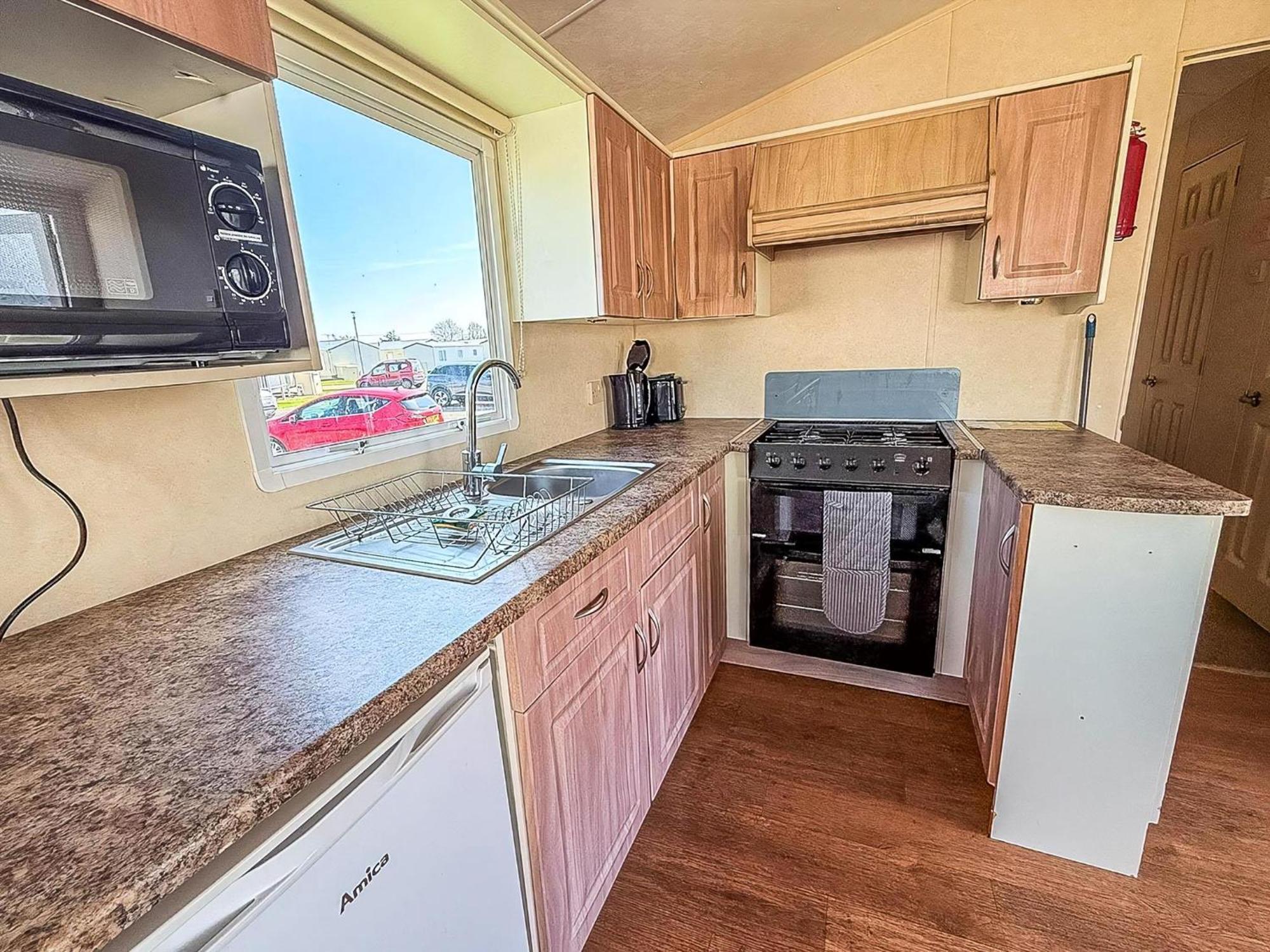 Superb Caravan At Seawick Holiday Park, Sleeps 8 Ref 27202Sw Clacton-on-Sea Exteriör bild