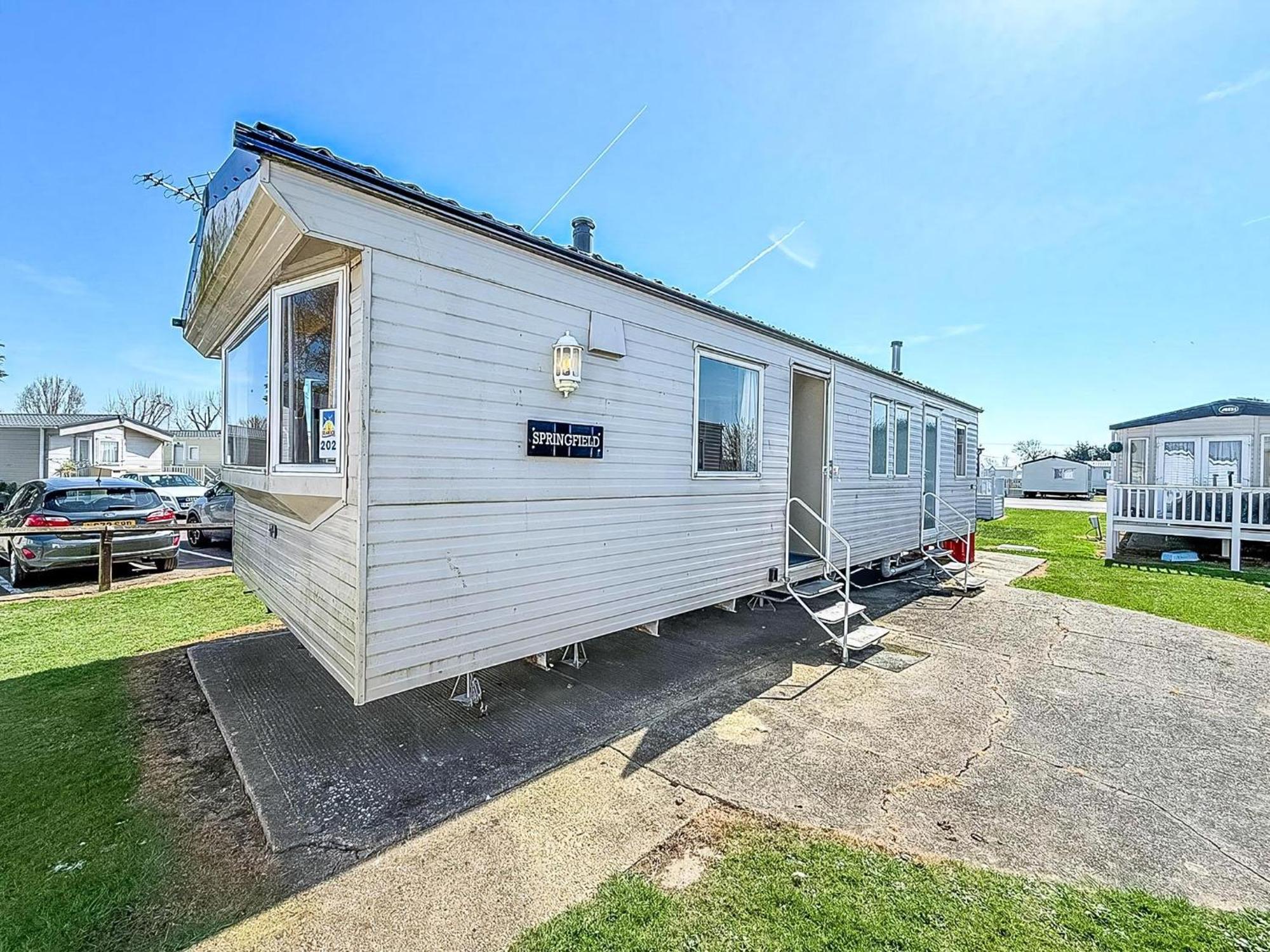 Superb Caravan At Seawick Holiday Park, Sleeps 8 Ref 27202Sw Clacton-on-Sea Exteriör bild